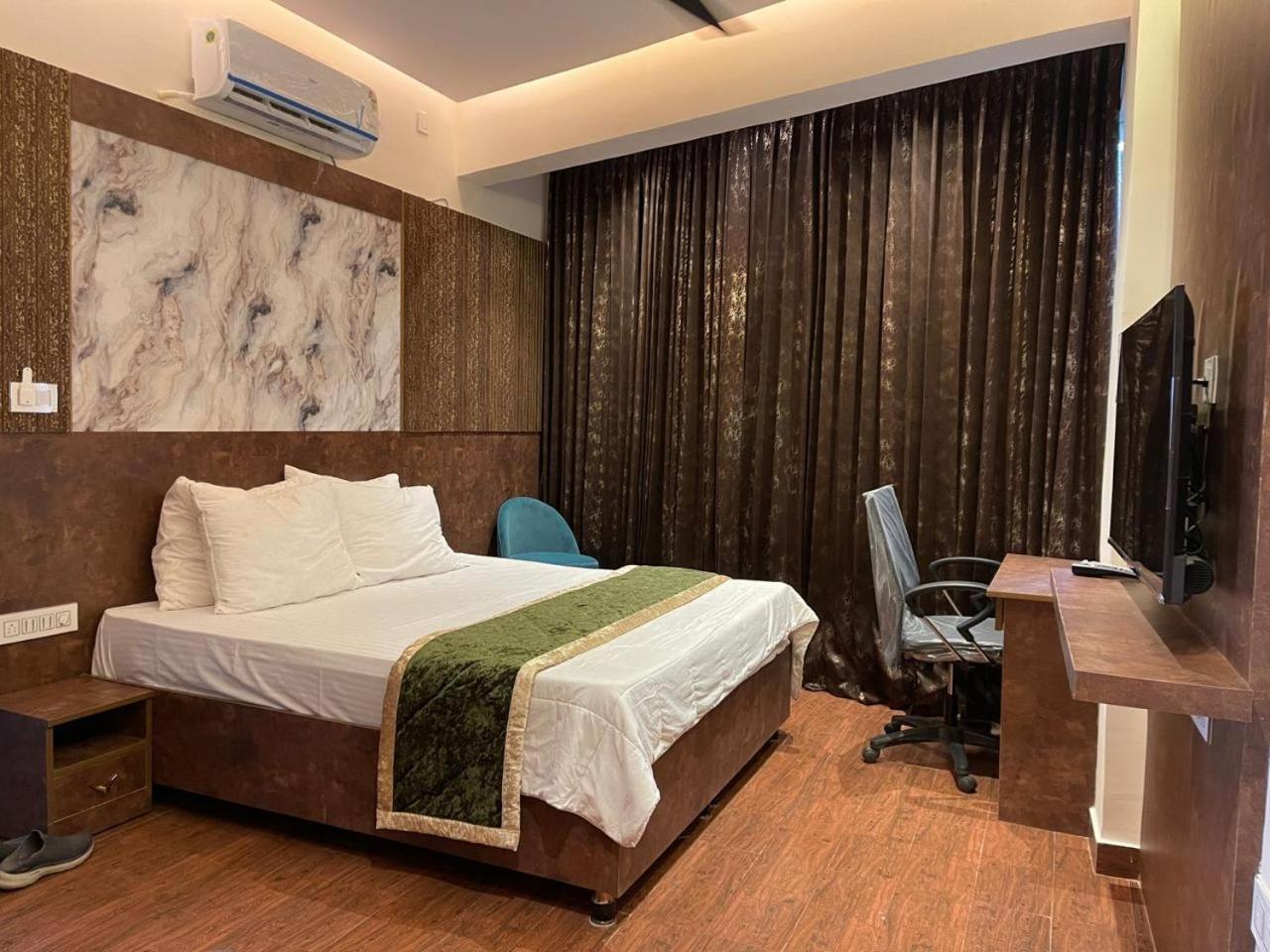 The Taaj Inn Bangalore Buitenkant foto
