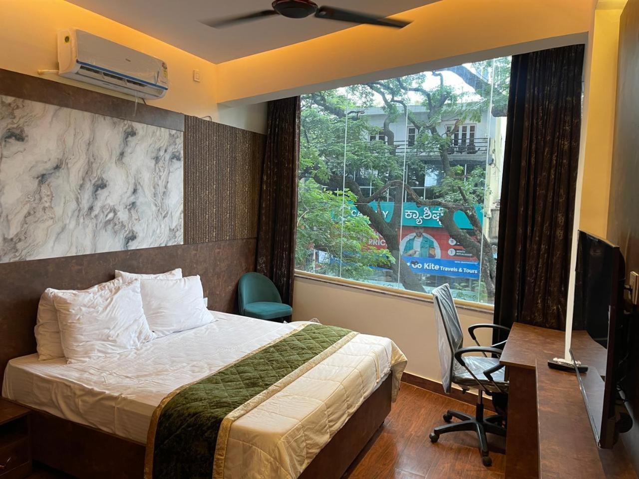 The Taaj Inn Bangalore Buitenkant foto