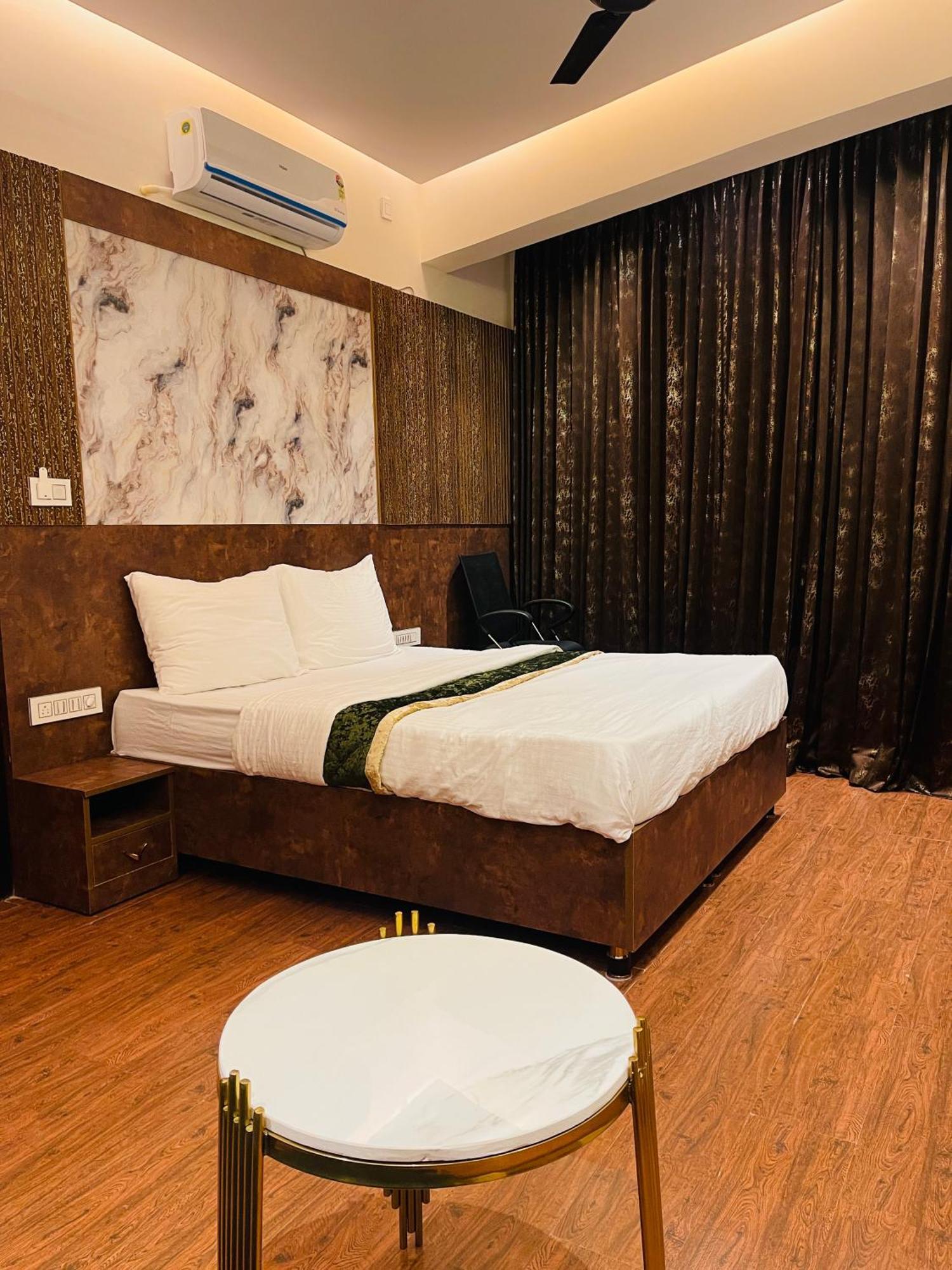 The Taaj Inn Bangalore Buitenkant foto