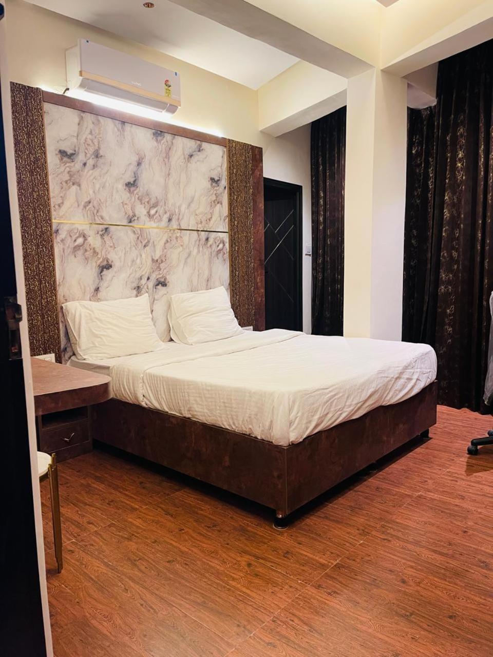 The Taaj Inn Bangalore Buitenkant foto